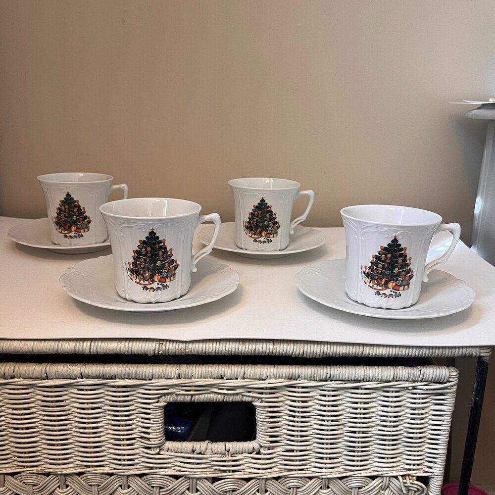 4 Christmas Tree Tirschenreuth Baronesse Teacups with Saucers Demitasse Germany